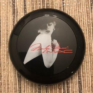 MAC Marilyn Beauty Powder